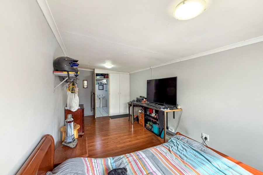 4 Bedroom Property for Sale in Bothasig Western Cape